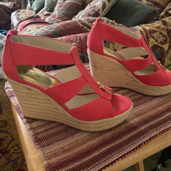 Classic authentic MICHAEL KORS Wedges. - Picture 6 of 7